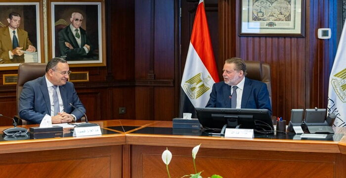 محافظ البنك المركزي يلتقي وزير التعليم العالي والبحث العلمي لبحث التعاون المشترك - محافظ المركزى ووزير التعليم العالى