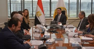لبحث توطين صناعة السيارات وتعميق المكون وزير الصناعة يلتقى مرسيدس-بنز إيجيبت