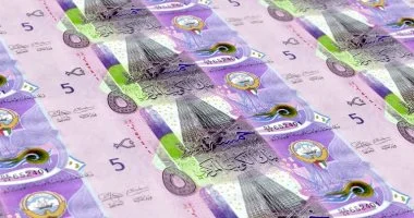 بمنتصف تعاملات اليوم الخميس استقرار سعر الدينار الكويتى  أمام الجنيه بالبنوك