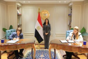 وزيرة التضامن تشهد توقيع عقود تمويل المشروعات متناهية الصغر بين صندوق دعم الصناعات الريفية وأربع جمعيات أهلية - Fb Img
