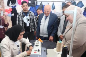 نقيب المعلمين يشهد معرض التعليم الفنى بمدارس القاهرة «اصنع وابدع» - Img Wa0063