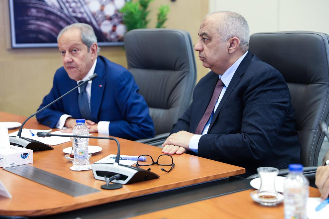وزير المالية..فى حوار مفتوح مع خبراء الاقتصاد : وزير المالية: 33 إجراءً لتسهيل الحوافز والإعفاءات للممولين الملتزمين - منير فخرى عبدالنور